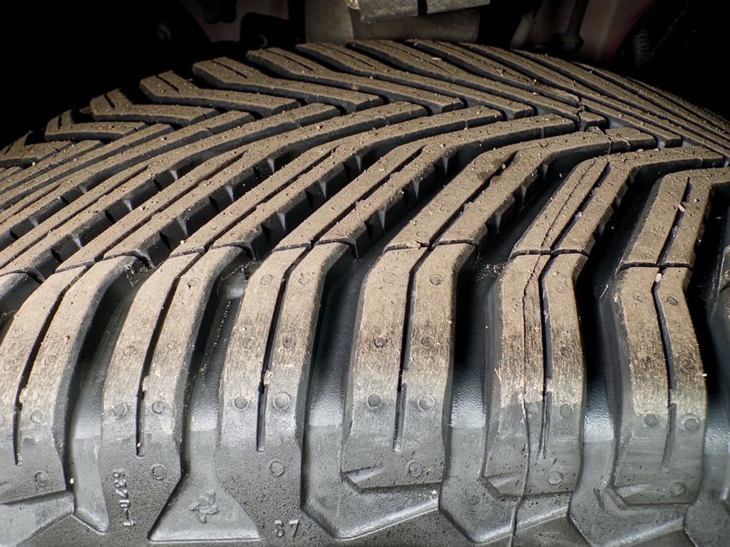 2019 Tesla Model X view 35