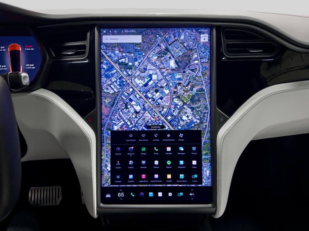 2019 Tesla Model X view 13