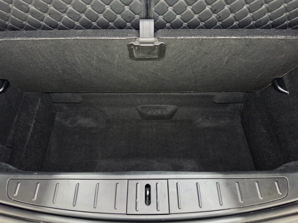 2019 Tesla Model X view 27