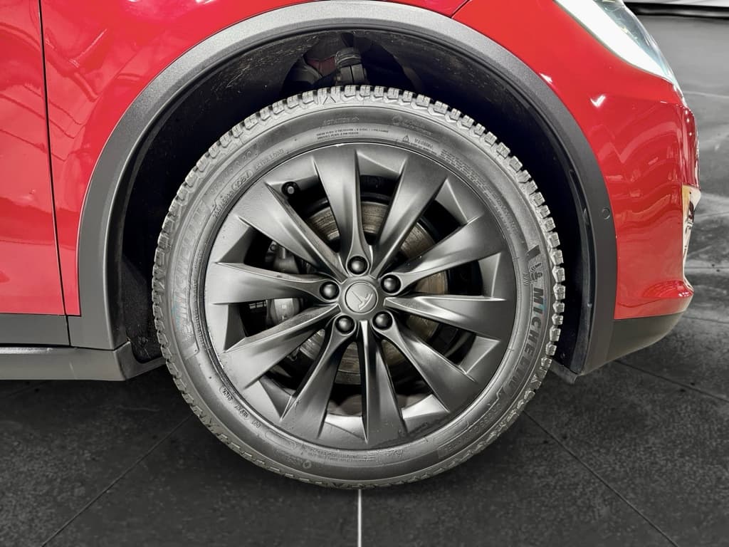 2019 Tesla Model X view 34