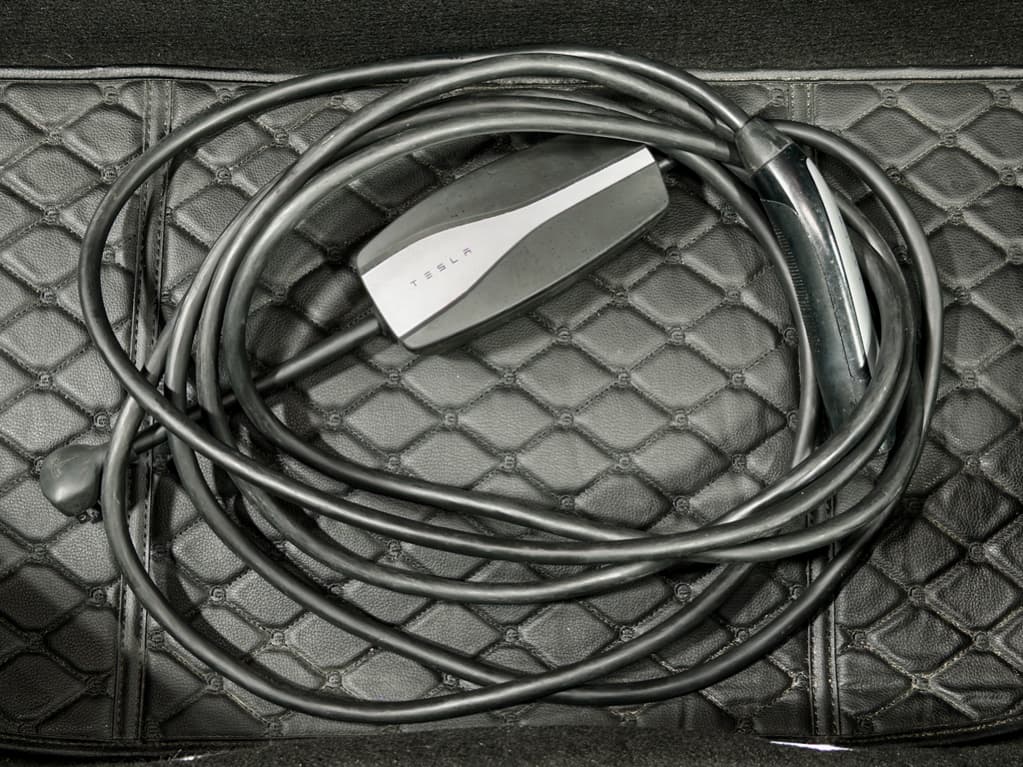 2019 Tesla Model X view 6