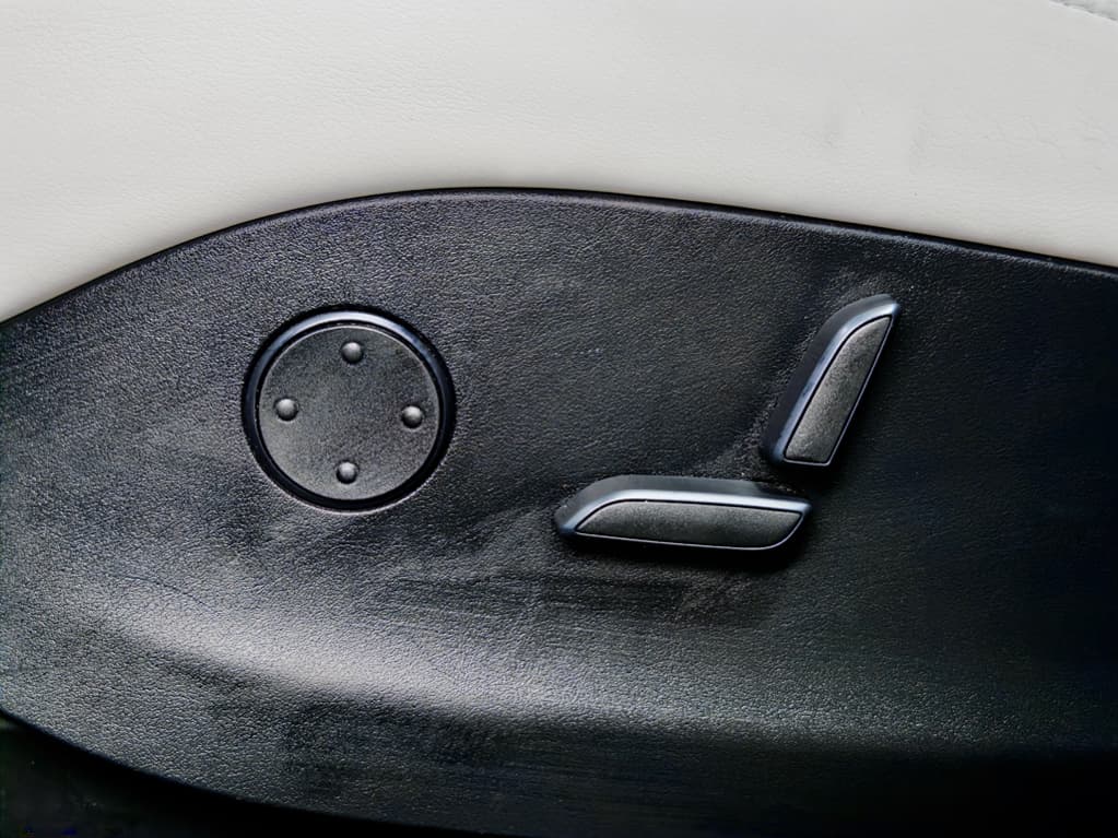 2019 Tesla Model X view 7