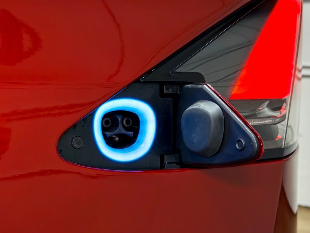 2019 Tesla Model X view 5