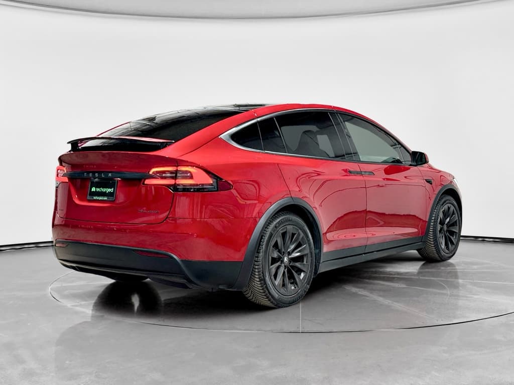 2019 Tesla Model X view 3