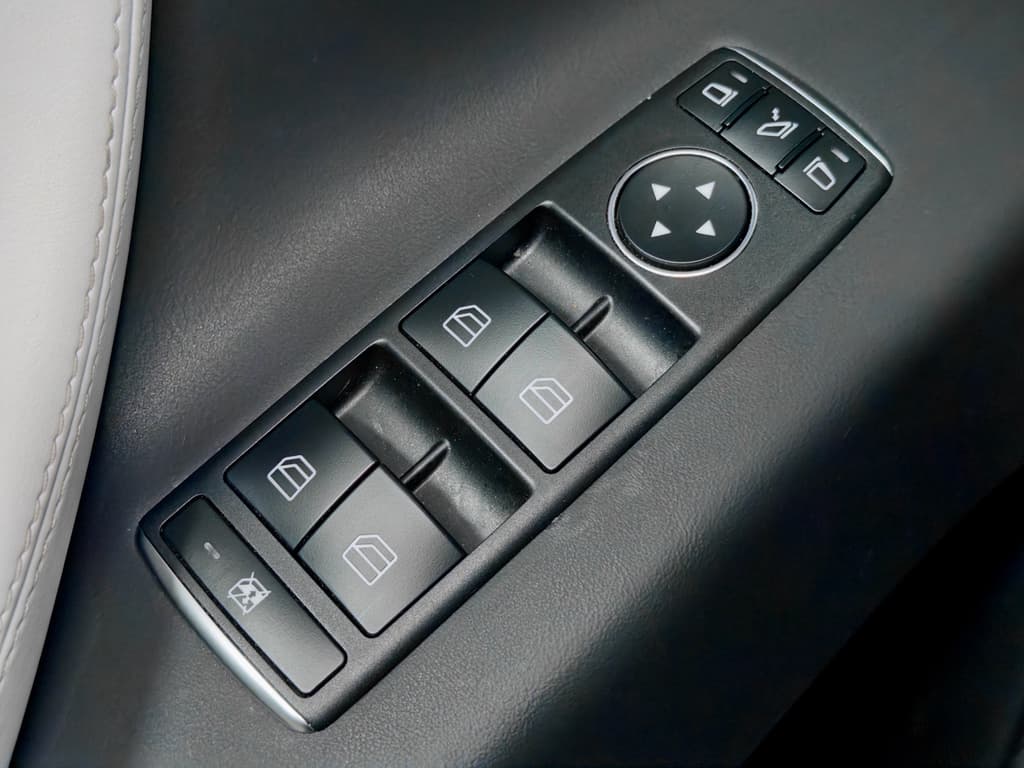 2019 Tesla Model X view 8