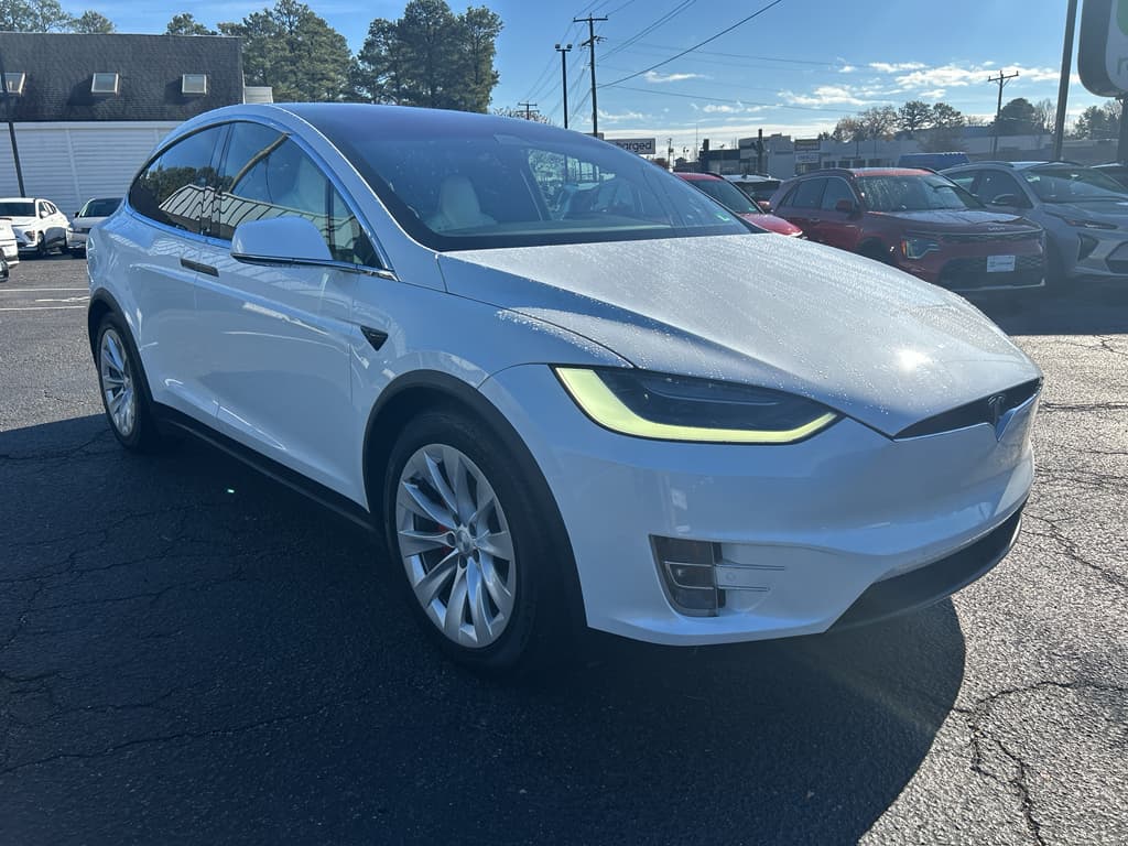 2019 Tesla Model X view 4
