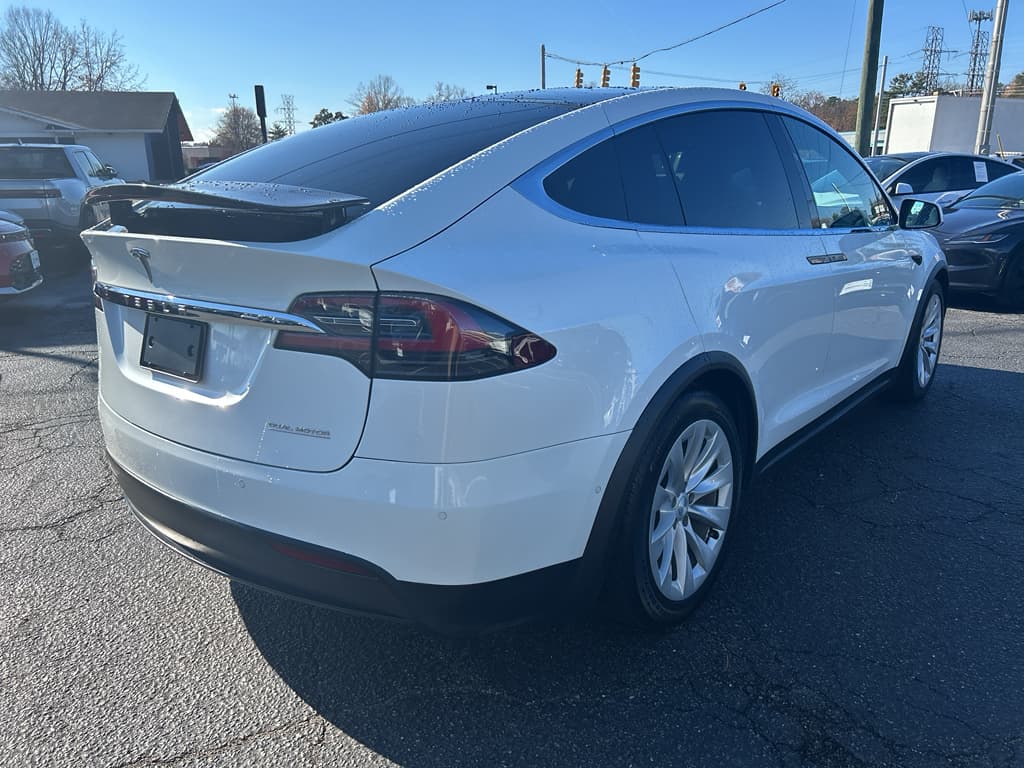 2019 Tesla Model X view 3