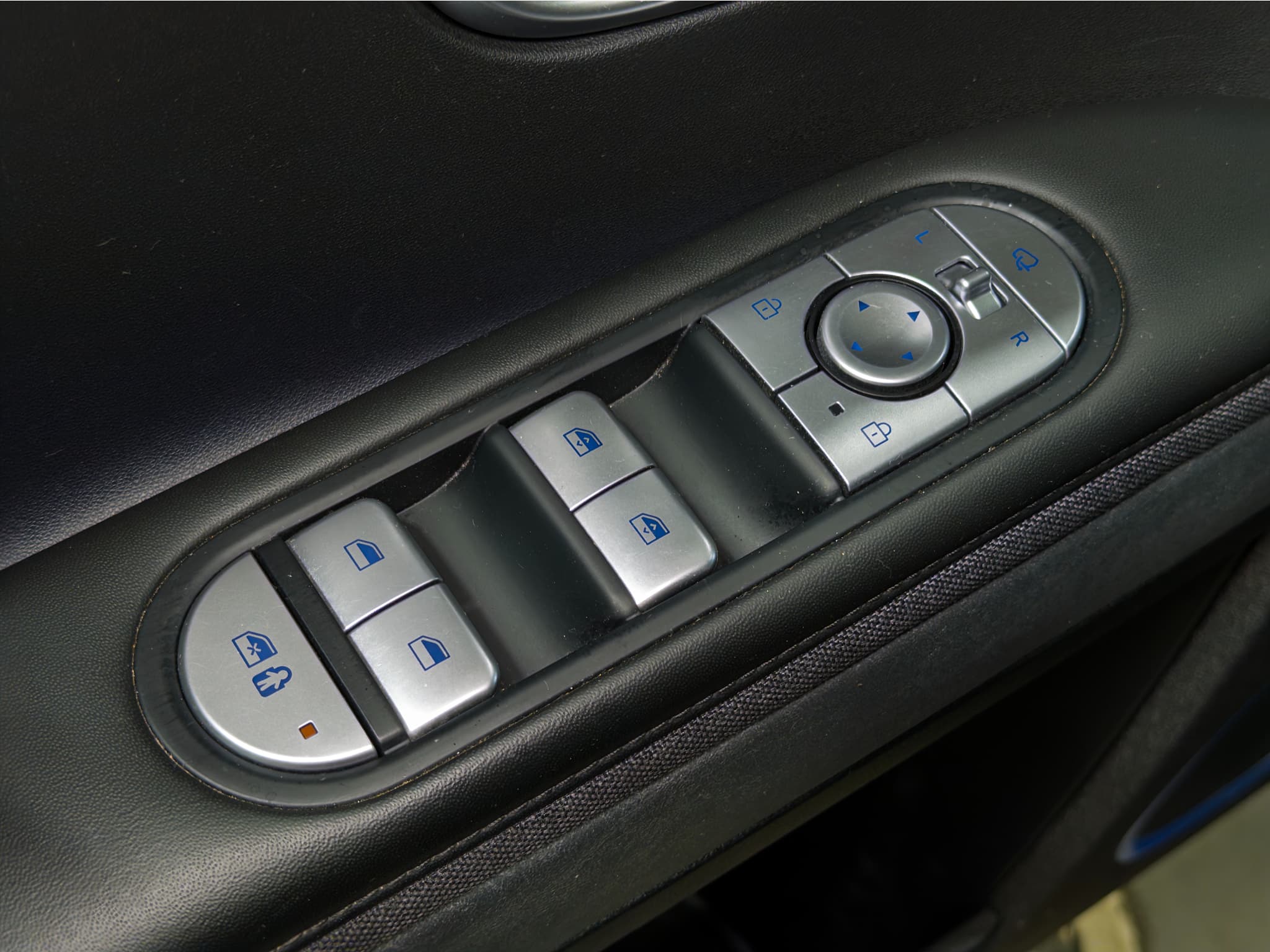 2023 Hyundai IONIQ 5 view 8