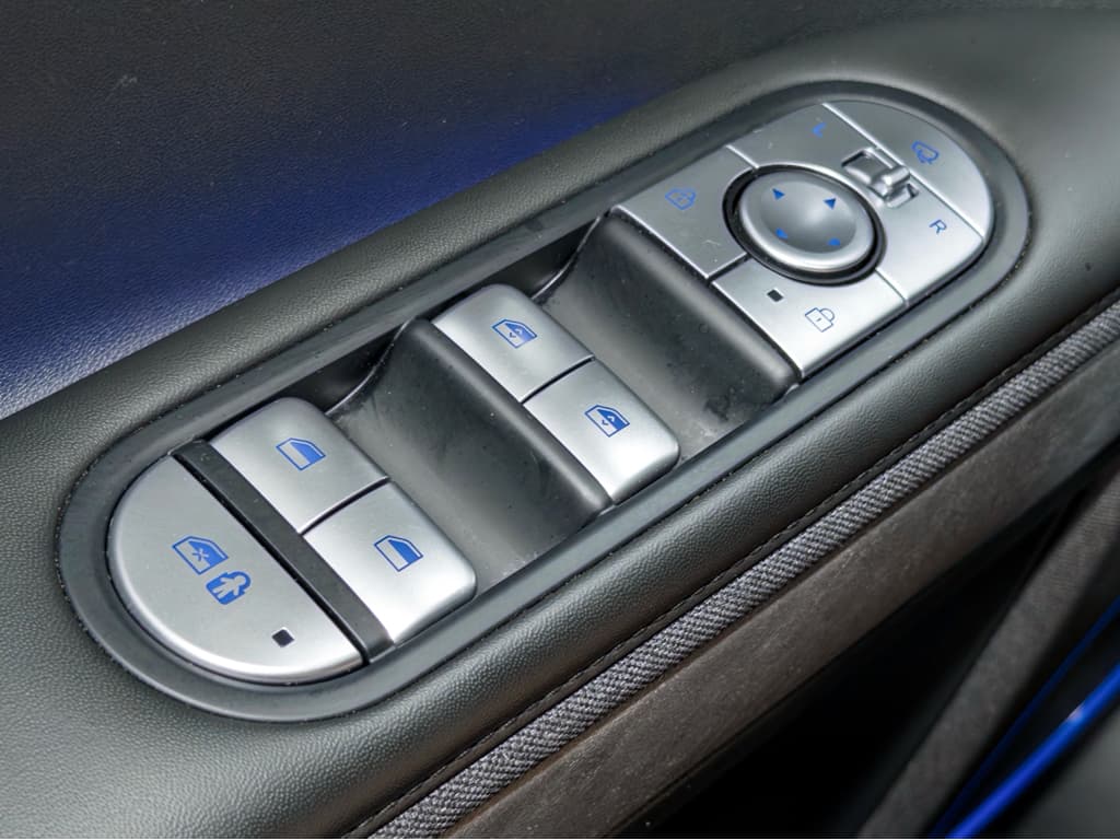 2023 Hyundai IONIQ 5 view 7