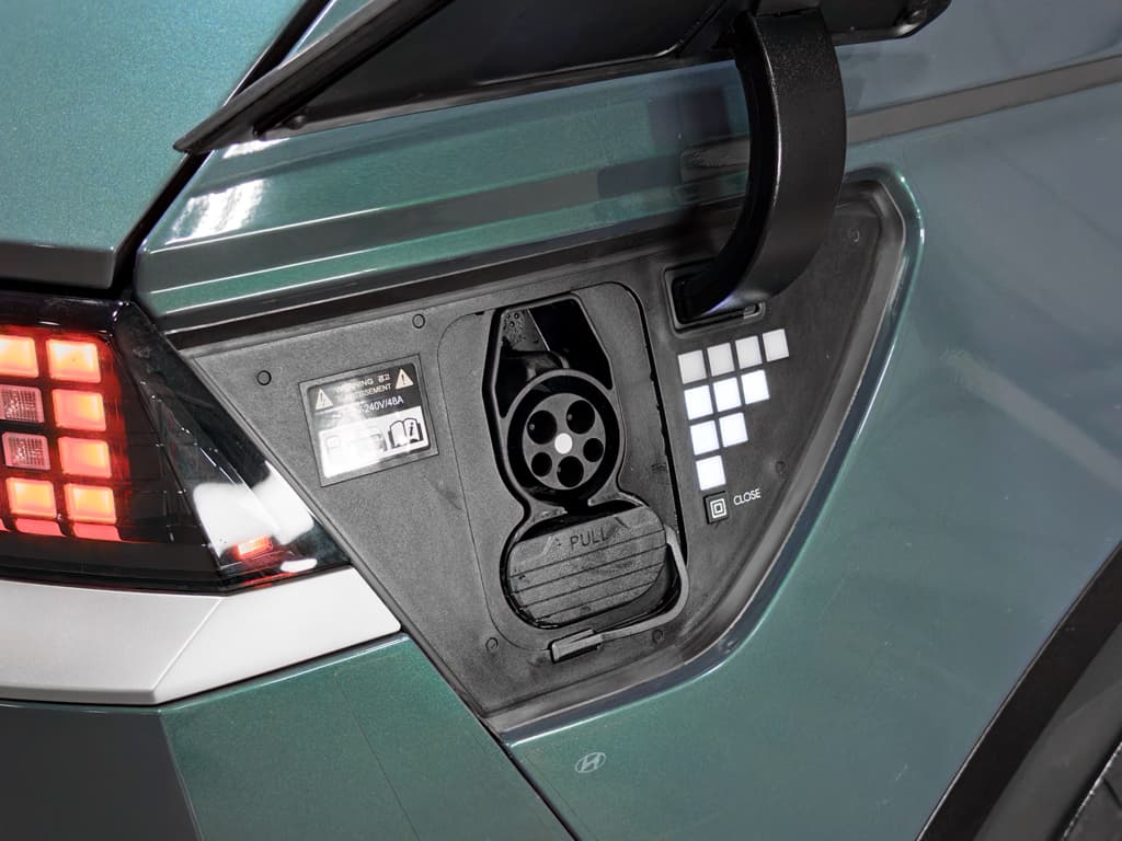 2023 Hyundai IONIQ 5 view 5