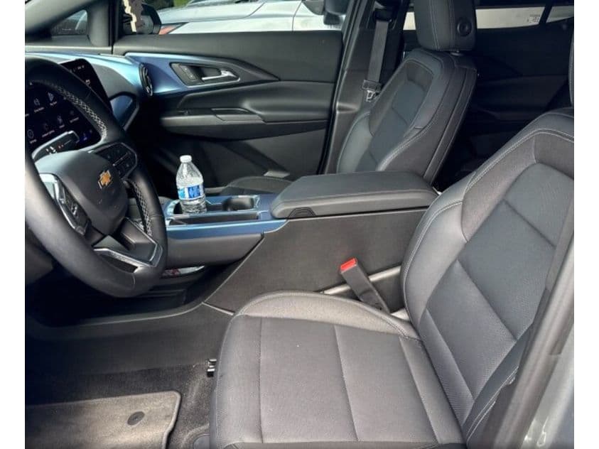 2025 Chevrolet Equinox EV view 5