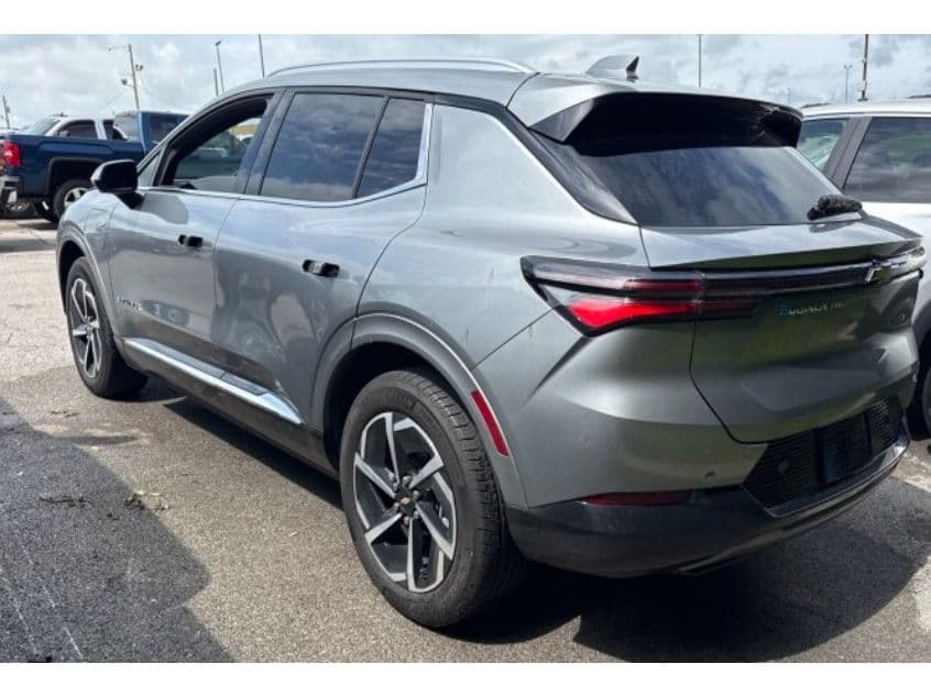 2025 Chevrolet Equinox EV view 4
