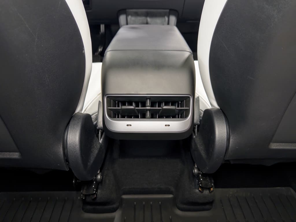 2023 Tesla Model Y view 19