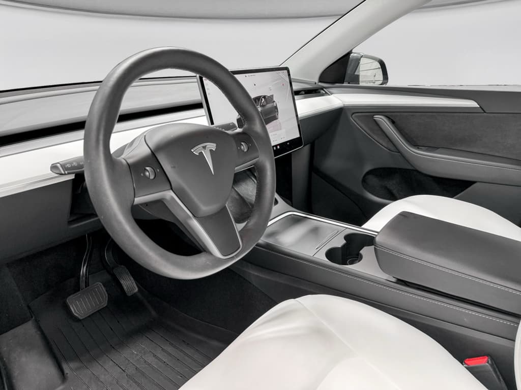 2023 Tesla Model Y view 16