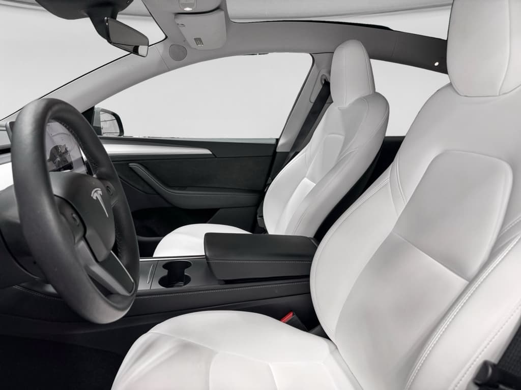 2023 Tesla Model Y view 15