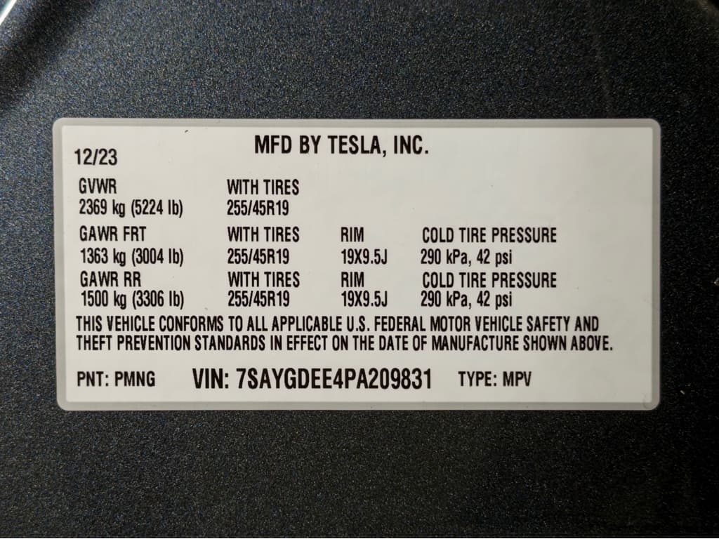 2023 Tesla Model Y view 27