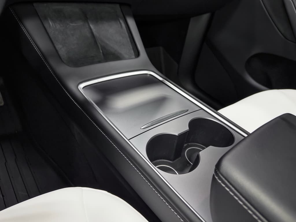 2023 Tesla Model Y view 17