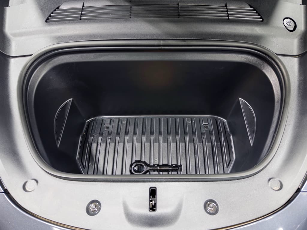 2023 Tesla Model Y view 24