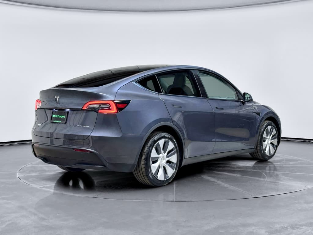 2023 Tesla Model Y view 3