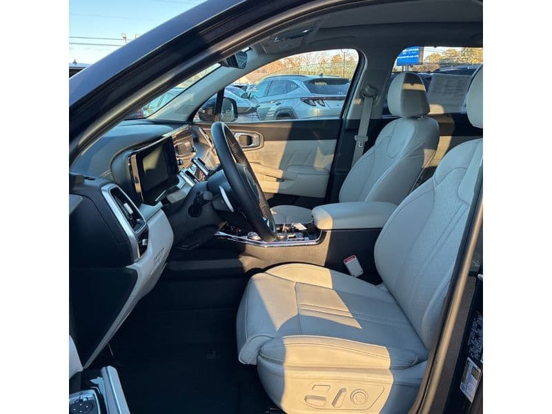 2023 Kia Sorento Plug-in Hybrid view 5