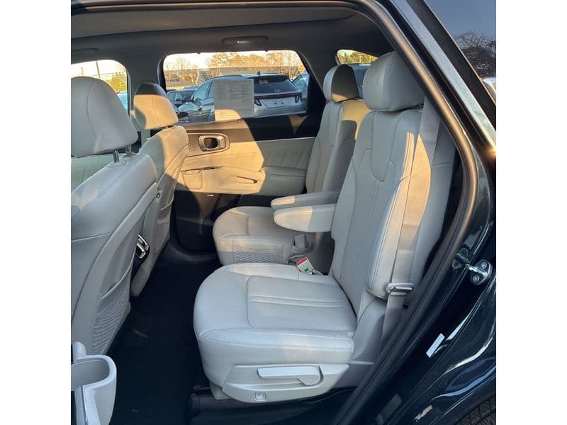 2023 Kia Sorento Plug-in Hybrid view 6