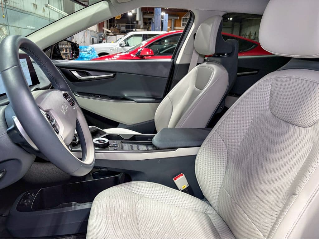 2024 Kia EV6 view 18