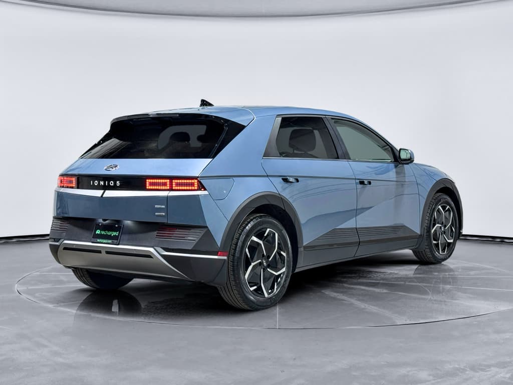 2023 Hyundai IONIQ 5 view 3