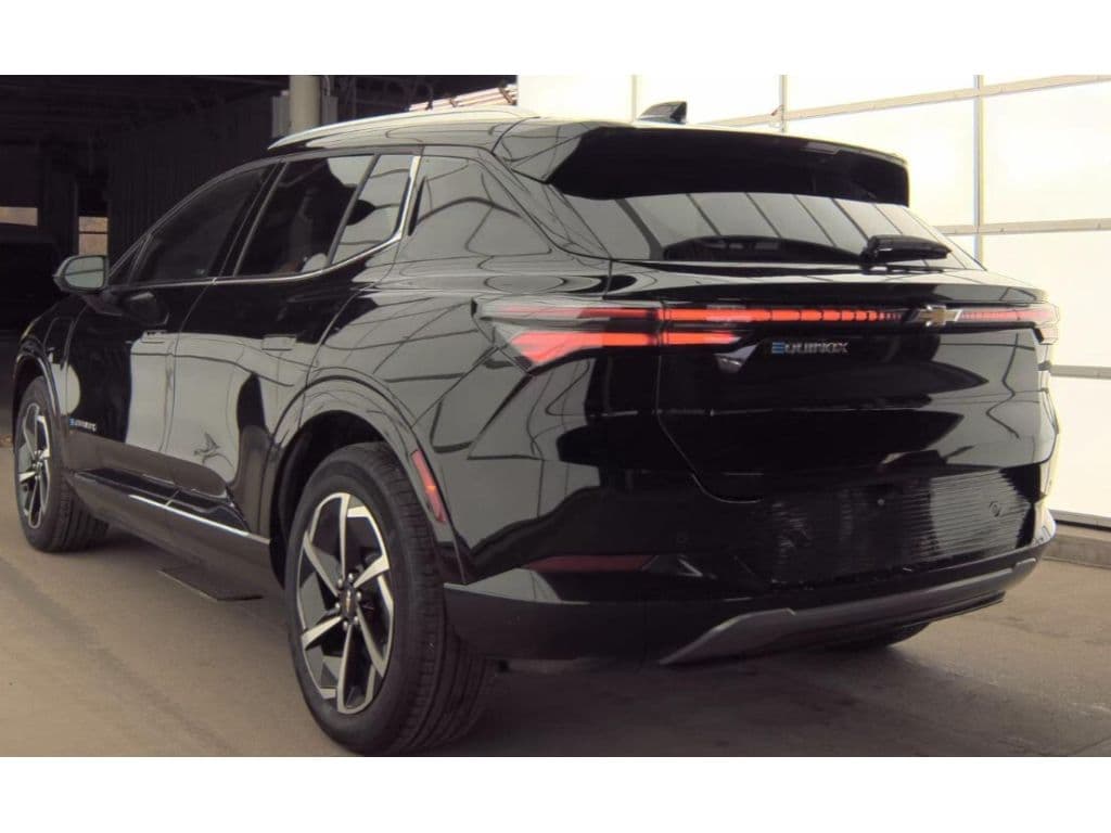 2025 Chevrolet Equinox EV view 4