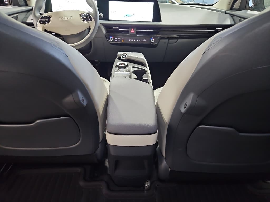 2024 Kia EV6 view 25