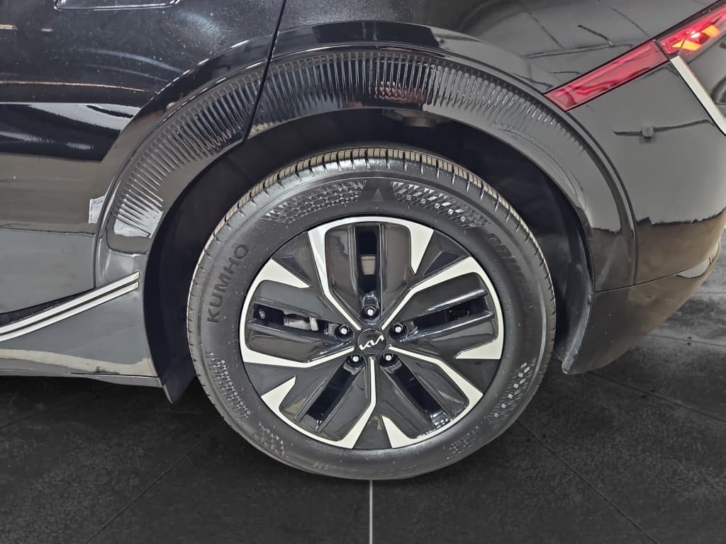 2024 Kia EV6 view 34