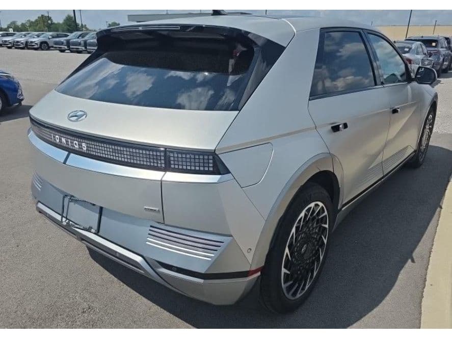 2023 Hyundai IONIQ 5 view 3