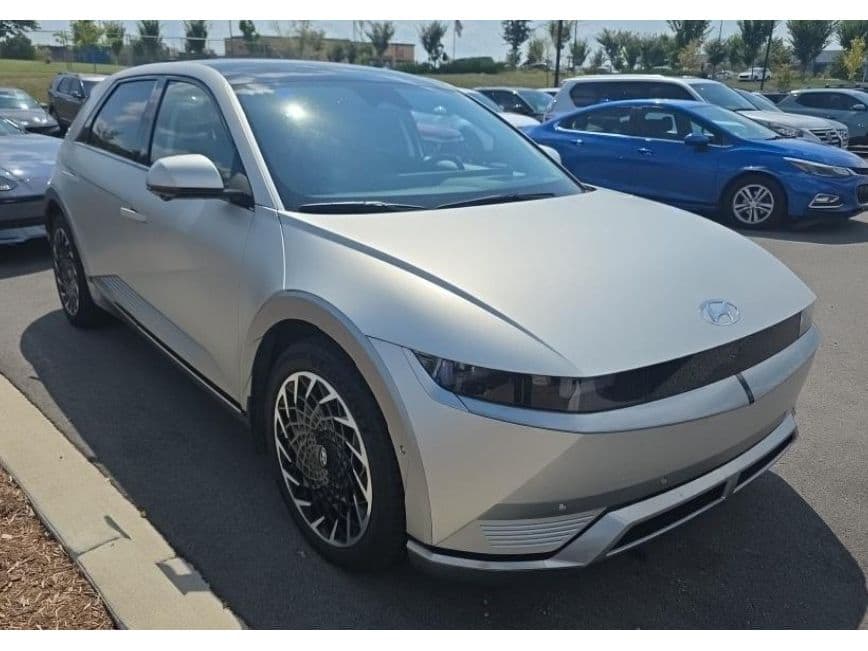 2023 Hyundai IONIQ 5 view 2