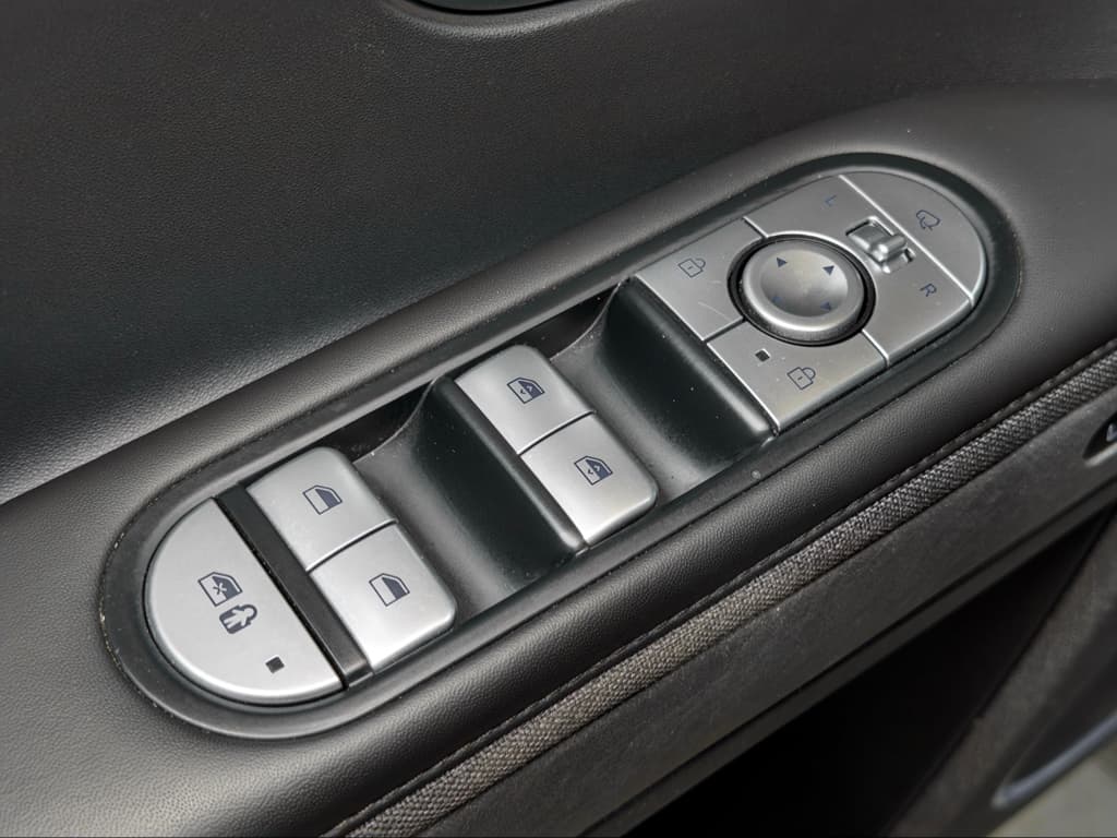 2023 Hyundai IONIQ 5 view 8