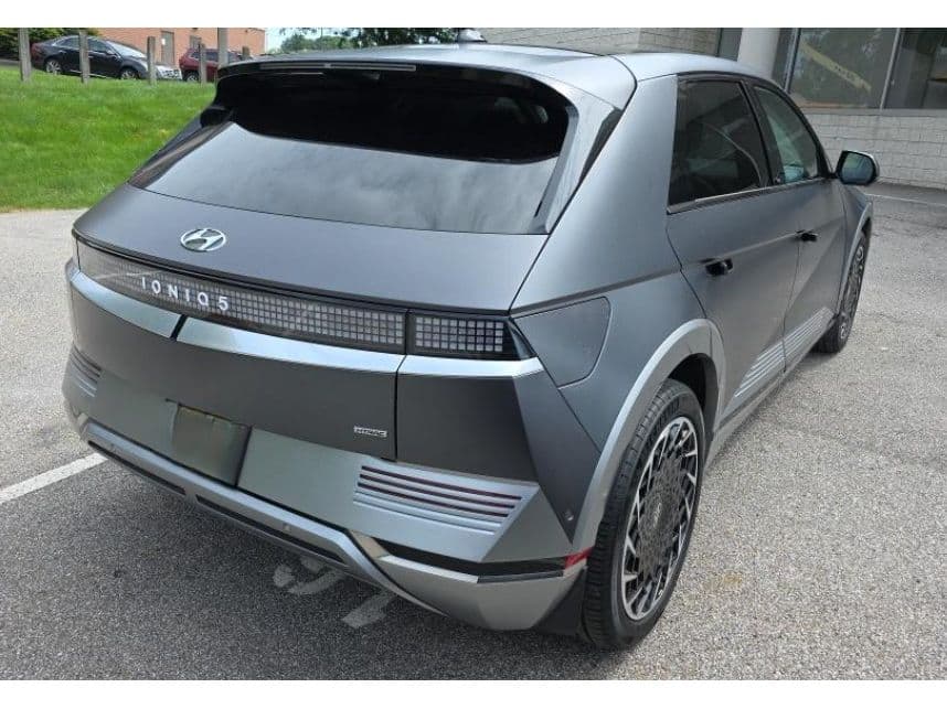 2023 Hyundai IONIQ 5 view 3