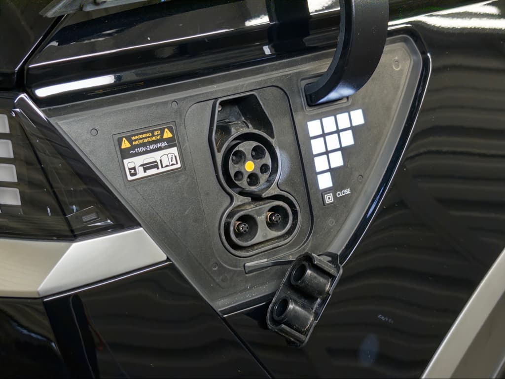 2023 Hyundai IONIQ 5 view 5