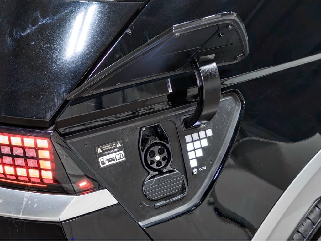 2023 Hyundai IONIQ 5 view 5