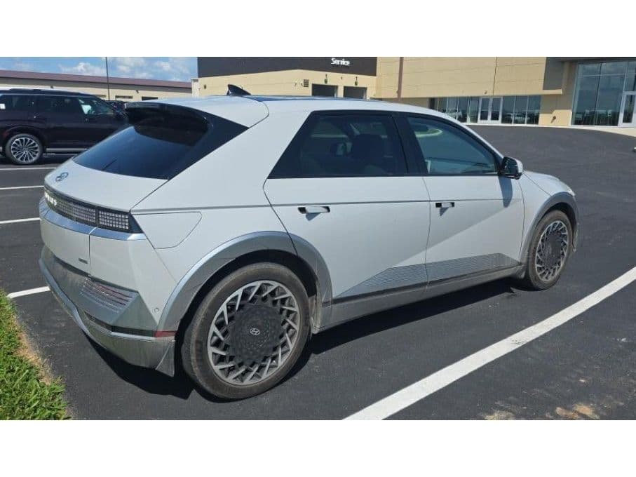 2023 Hyundai IONIQ 5 view 3
