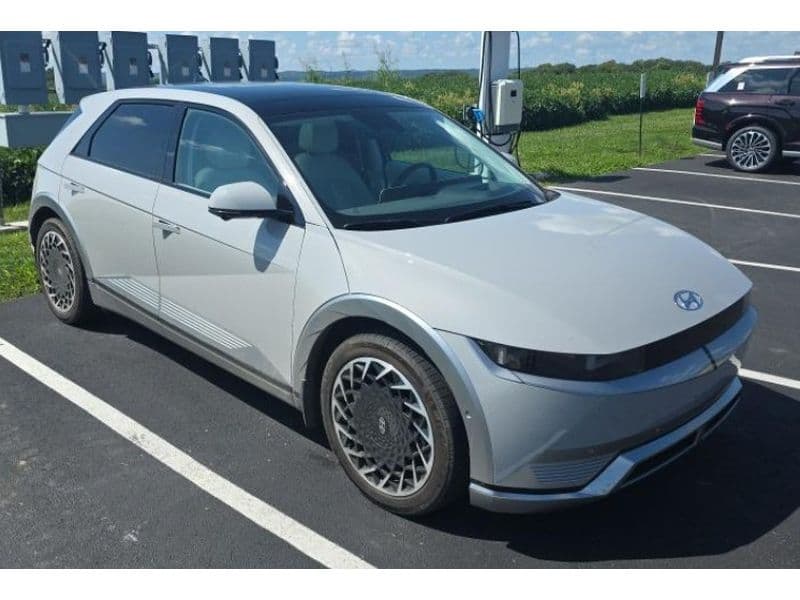 2023 Hyundai IONIQ 5 view 2