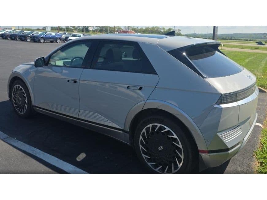 2023 Hyundai IONIQ 5 view 4