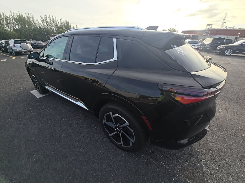 2025 Chevrolet Equinox EV view 4