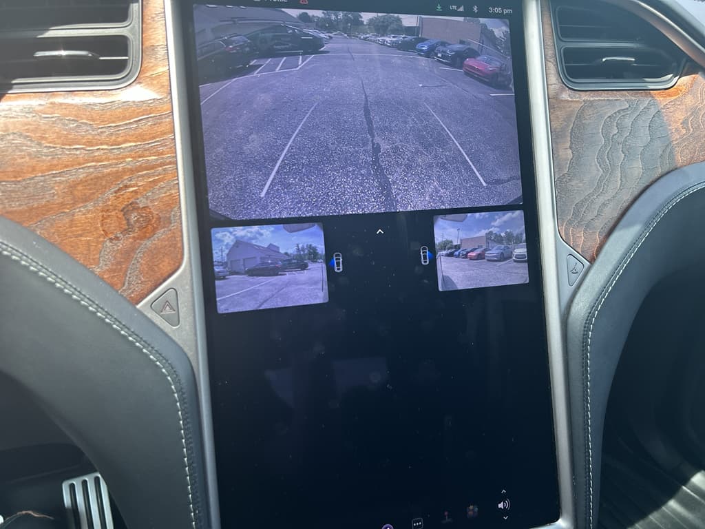 2020 Tesla Model X view 10
