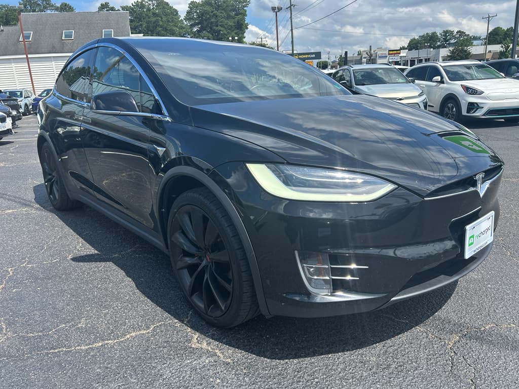 2020 Tesla Model X view 4