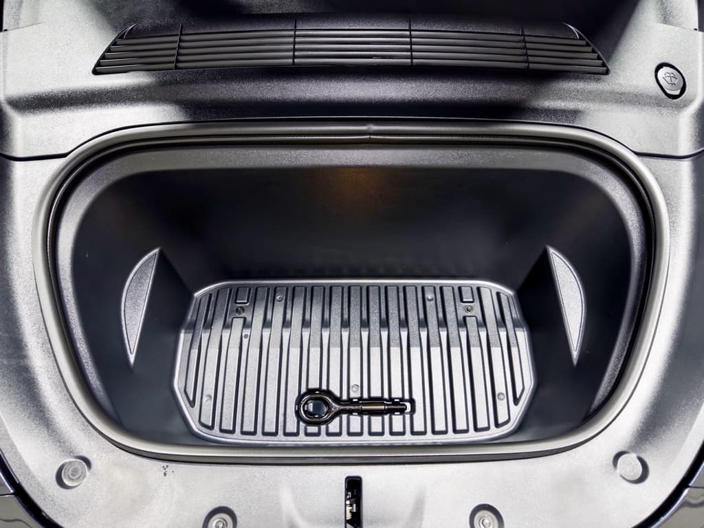 2025 Tesla Model Y view 24