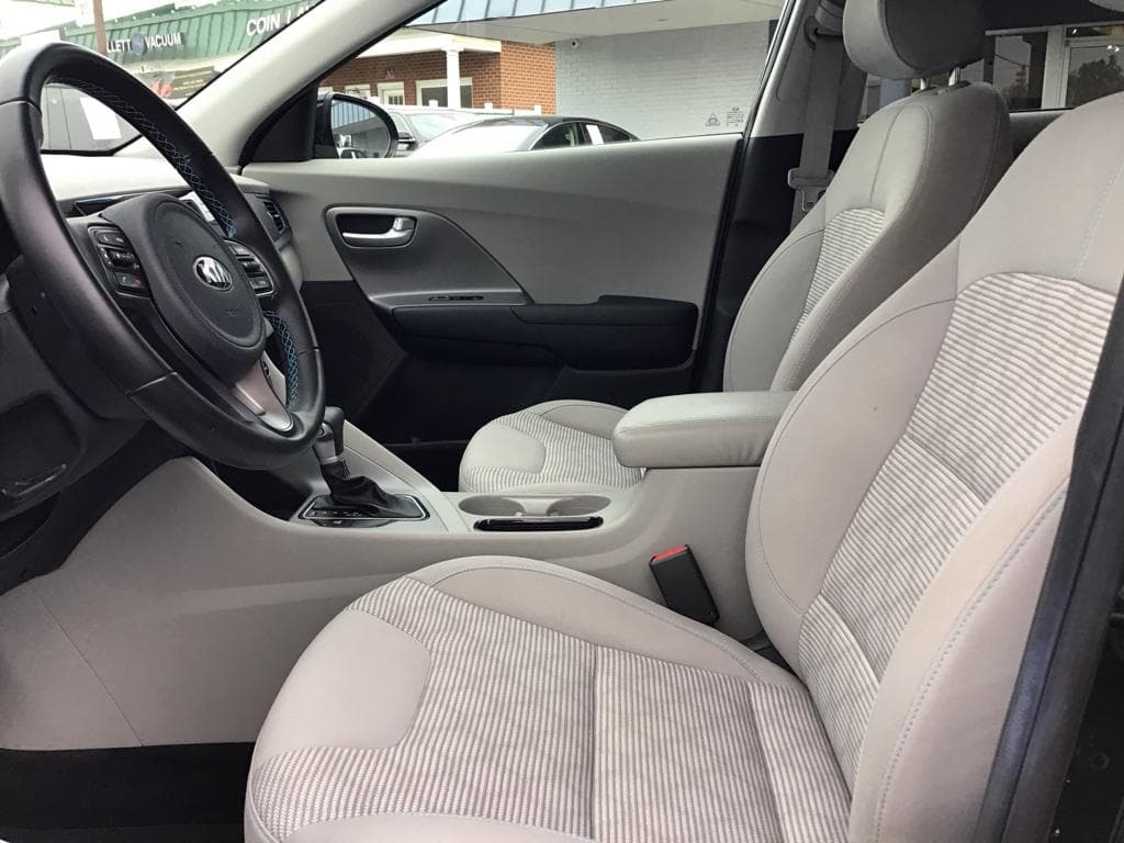 2019 Kia Niro PHEV view 6