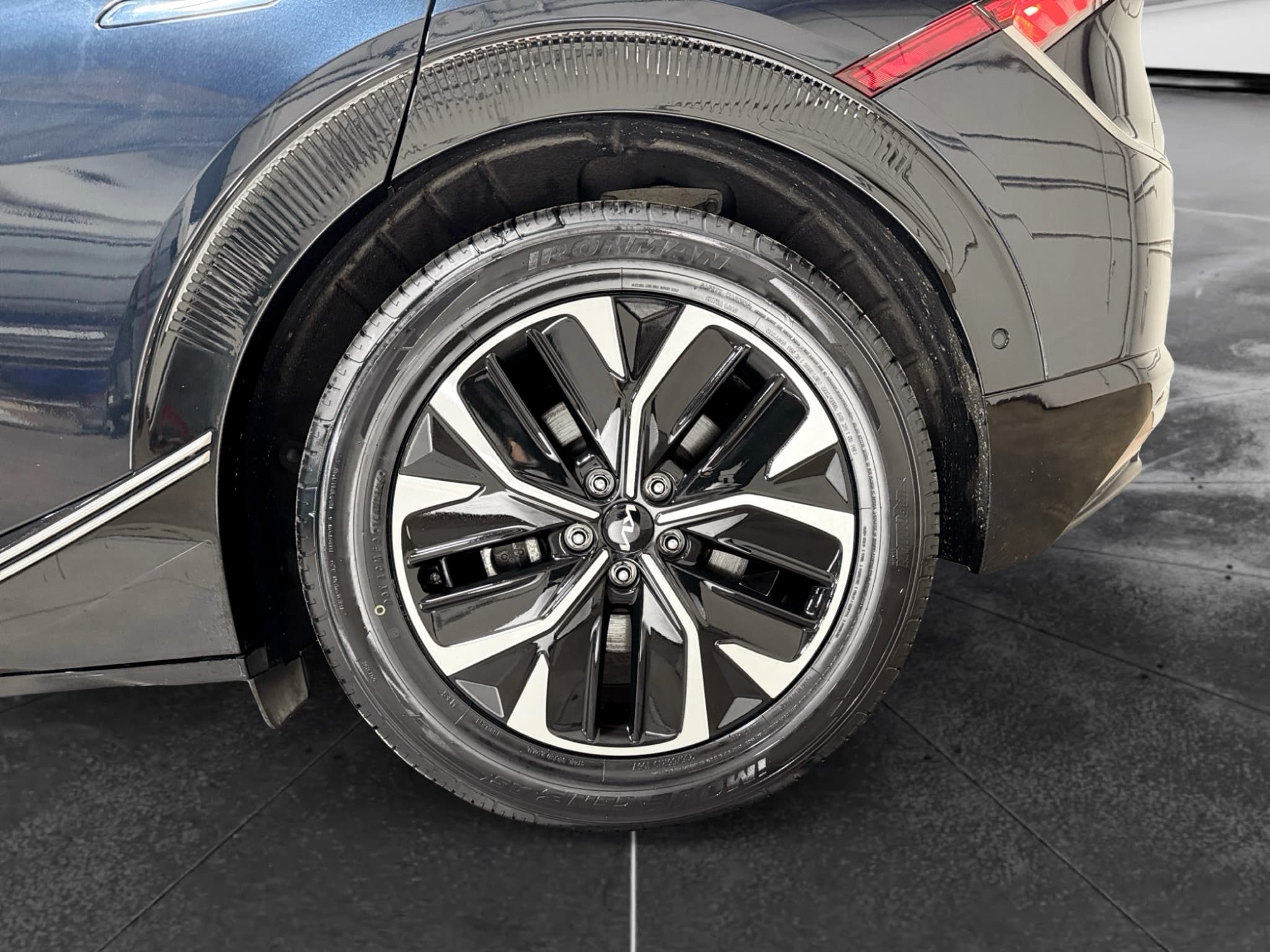 2024 Kia EV6 view 33