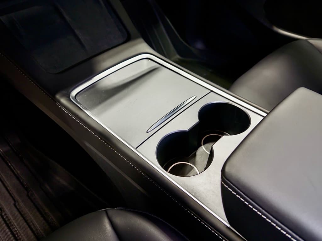 2025 Tesla Model Y view 17