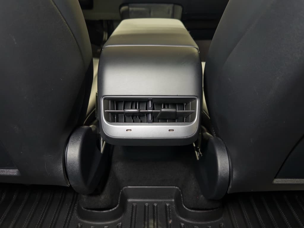 2025 Tesla Model Y view 19