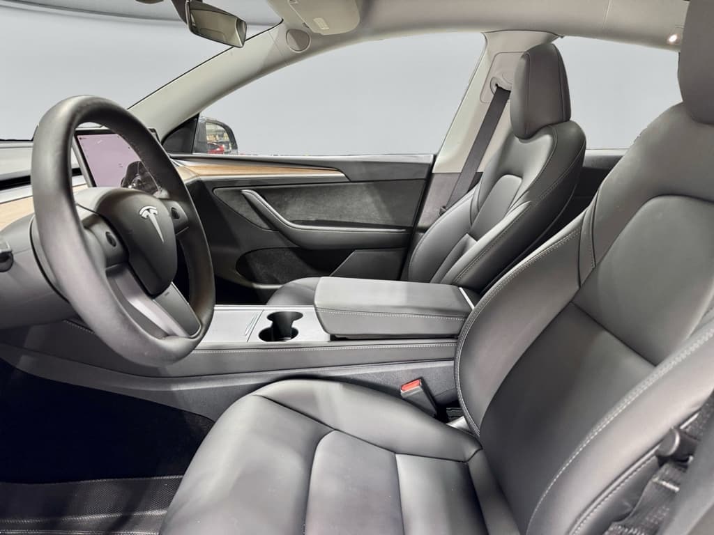 2025 Tesla Model Y view 16