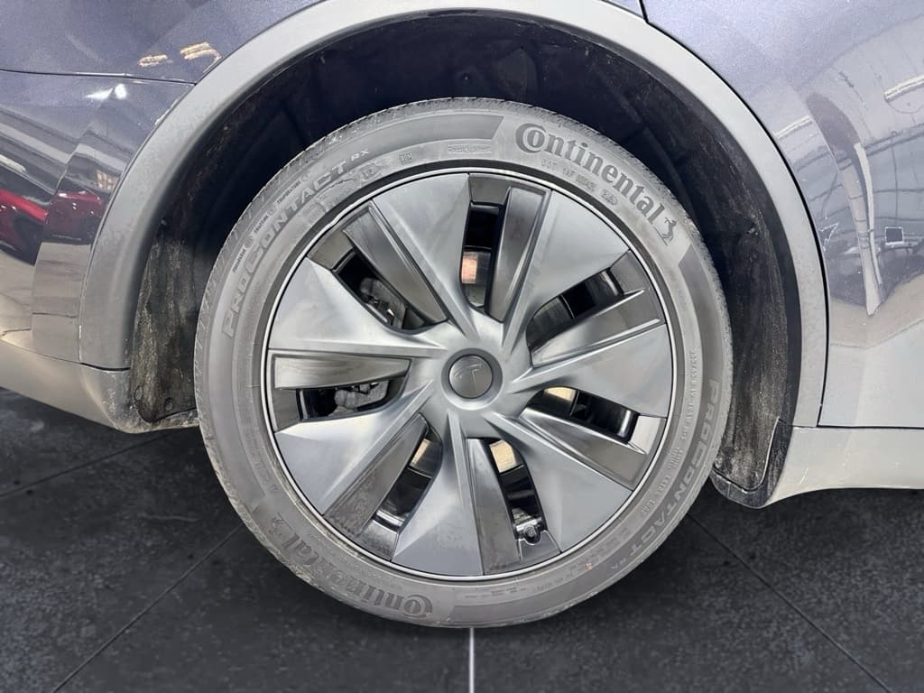 2025 Tesla Model Y view 36