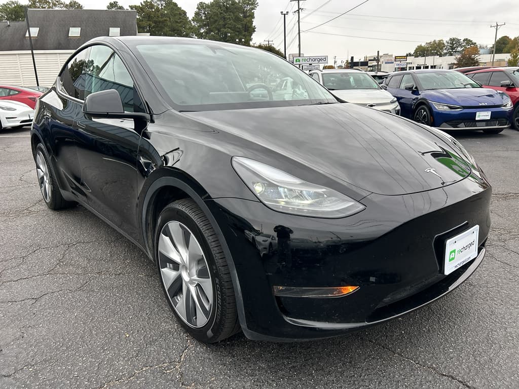 2024 Tesla Model Y view 4